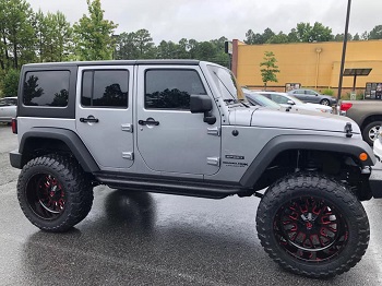red custom wheels installed on Jeep